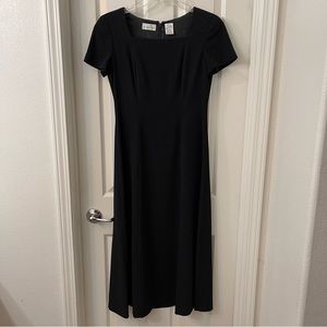 Liz Claiborne Maxi Dress - Black.  Womens:  6.